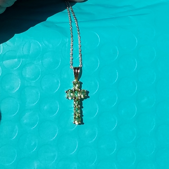 Natural Peridot cross Sterling silver with… - Picture 8 of 8